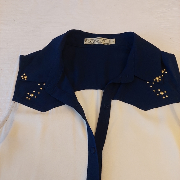 Chloe K Cream Navy Studded Sleeveless Sheer Moto Top Button Up Blouse Size Small - Picture 5 of 12
